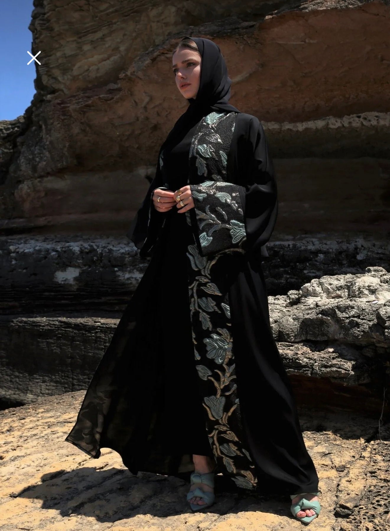 Nuum Design Elegant Abaya
