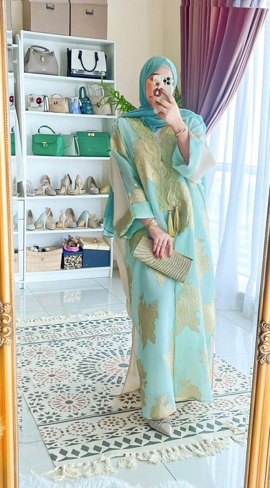 Elegnant Abaya with hijab